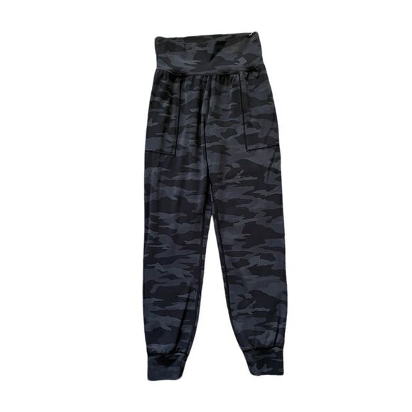 ATHLETA Salutation Jogger Camo Black Size XS - Picture 2 of 8